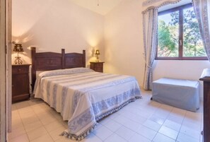 4 habitaciones, tabla de planchar con plancha, cuna de viaje y wifi