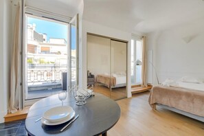 1 室のベッドルーム、WiFi、ベッドシーツ