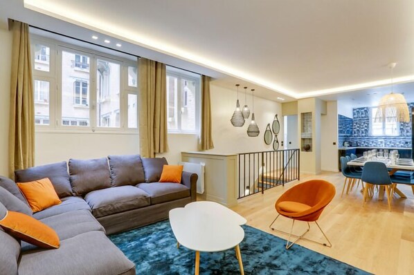 TV - 191 Suite Auteuil - Superb apartment in Paris (Paris 16 Passy)