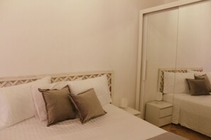 2 bedrooms, travel cot, WiFi, bed sheets