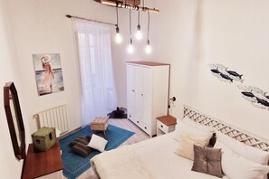 3 bedrooms, desk, iron/ironing board, WiFi