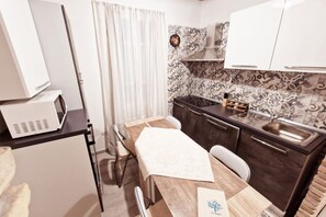 Coffee/tea maker, fridge, microwave, oven - Holiday Home Virgilio House 2 (Cagliari)