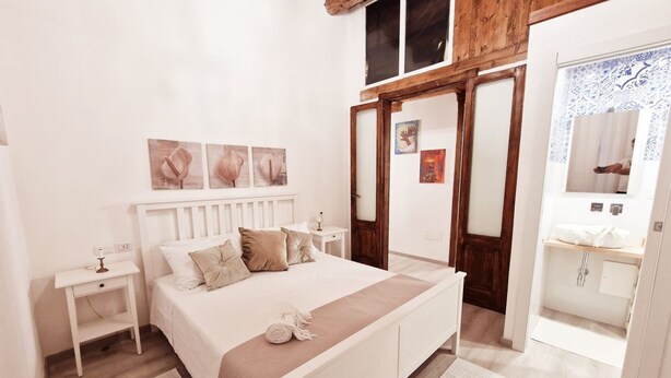 3 bedrooms, desk, iron/ironing board, WiFi