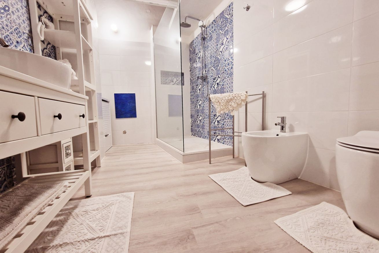 Dusche, Haartrockner, Bidet, Handtücher