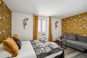 Iron/ironing board, WiFi, bed sheets