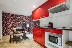 Fridge, microwave, coffee/tea maker, toaster