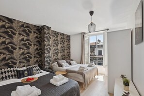 1 dormitori, planxa i posts de planxar, wifi i roba de llit 