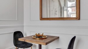 A small table with a gold tray and a mirror on the wall. - 240 Suite Elysée - Superb apartment in Paris (Paris 08 Élysée)