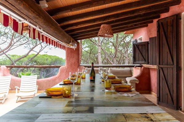 Outdoor dining - Holiday Home LE Sirene 2 (Santa Margherita di Pula)