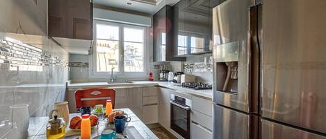 Kühlschrank, Mikrowelle, Geschirrspüler