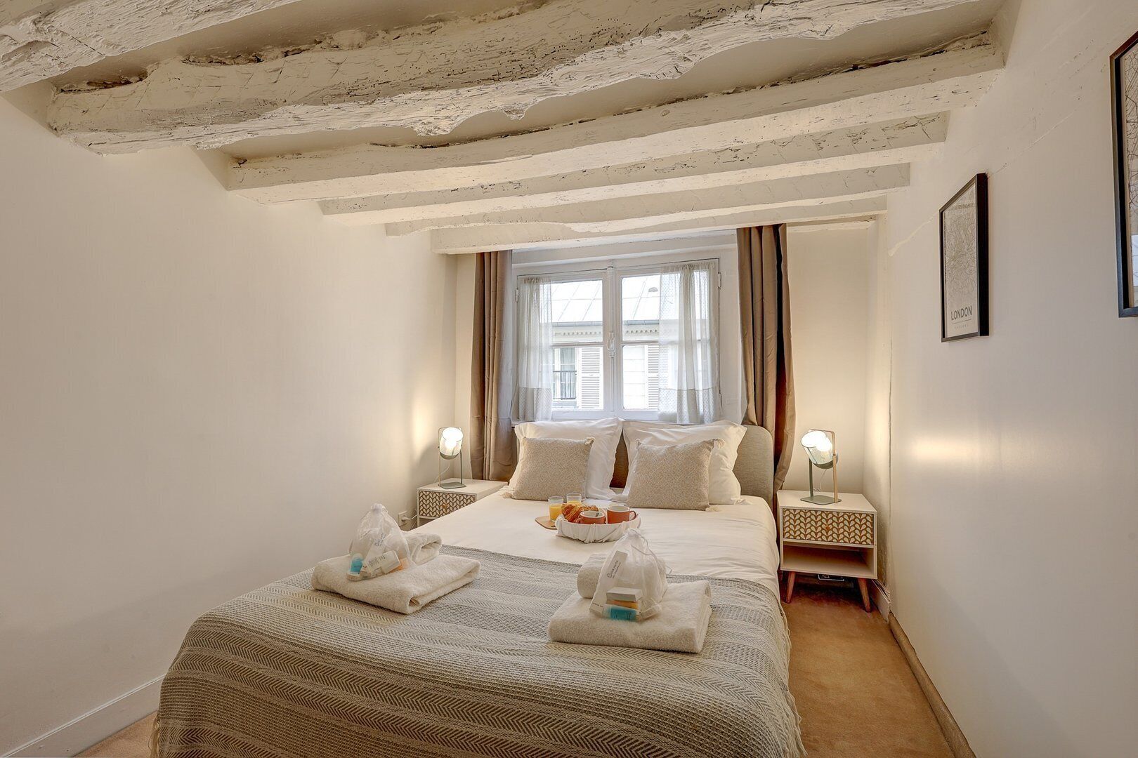 2 bedrooms, iron/ironing board, WiFi, bed sheets