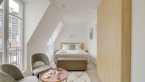 1 bedroom, internet, bed sheets