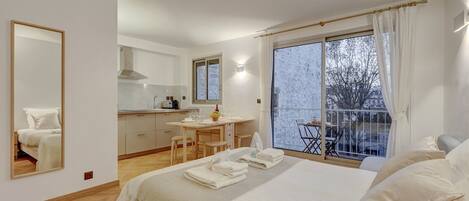 2 chambres, fer et planche à repasser, accès Internet, draps fournis