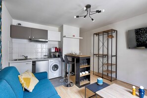 TV - 248 Suite Venise - Superb apartment in Paris (Paris 17 Batignolles-Monceau)