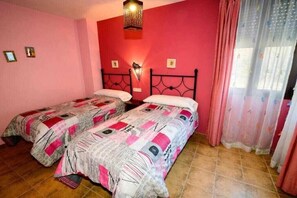 2 chambres, chambres insonorisées, fer et planche à repasser