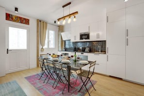 Fridge, microwave, oven, dishwasher - 245 Suite Mercedes - Superb apartment in Paris (Paris 11 Popincourt)