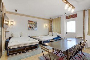 3 chambres, fer et planche à repasser, Wi-Fi, draps fournis