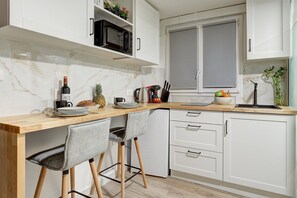 Fridge, microwave, coffee/tea maker, toaster - 361 Suite Express - Superb apartment in Paris (Paris 02 Bourse)