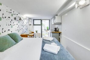 1 slaapkamer, een strijkplank/strijkijzer, wifi, beddengoed