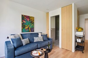 TV - 313 Suite Lemon - Superb apartment in Paris (Paris 12 Reuilly)