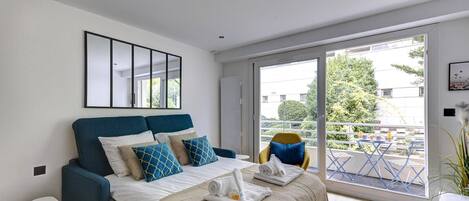 1 habitación, tabla de planchar con plancha, wifi y ropa de cama