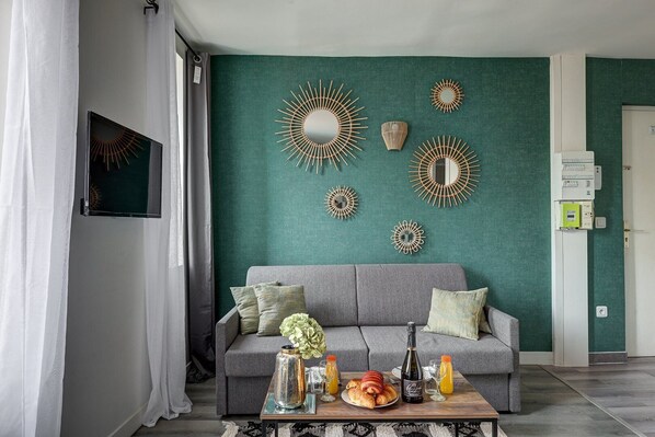 TV - 823 Suite Funky - Superb Apartment (Bagnolet)