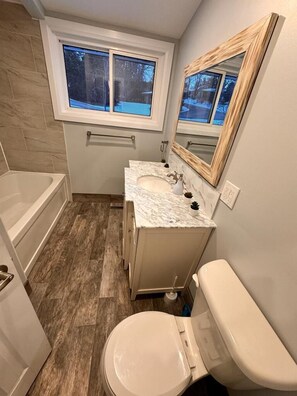 Hair dryer, towels, soap, toilet paper - This guest house a 2 bedroom, 1 bathrooms, located in Peterborough, ON (Peterborough)
