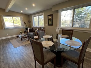 Dining - This guest house a 2 bedroom, 1 bathrooms, located in Peterborough, ON (Peterborough)