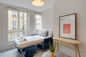 1 bedroom, iron/ironing board, internet, bed sheets - 606 Suite Laura - Superb apartment in Paris (Paris 02 Bourse)