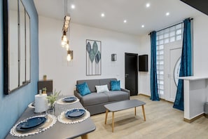 TV - 115 Suite John - Superb apartment in Paris (Paris 12 Reuilly)