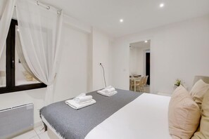 2 bedrooms, iron/ironing board, WiFi, bed sheets - 250 Suite Sainte - Superb apartment in Paris (Paris 02 Bourse)