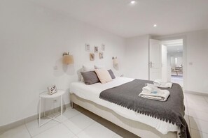 2 habitaciones, tabla de planchar con plancha, wifi y ropa de cama 