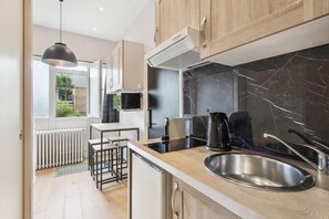 Fridge, microwave, coffee/tea maker, toaster - 165 Suite Denis - Superb apartment in Paris (Paris)