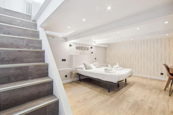 1 bedroom, WiFi, bed sheets - 165 Suite Denis - Superb apartment in Paris (Paris)