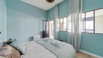 2 bedrooms, iron/ironing board, WiFi, bed sheets