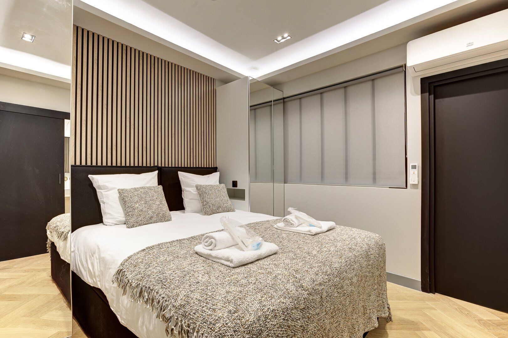 2 bedrooms, iron/ironing board, internet, bed sheets