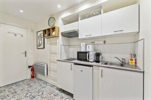 Microwave, oven, coffee/tea maker, toaster - 309 Suite Sedaine - Superb apartment in Paris (Paris 11 Popincourt)