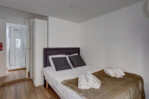 1 bedroom, iron/ironing board, Internet, bed sheets - 135 Suite Franck - Charming Studio in Paris (Paris 02 Bourse)