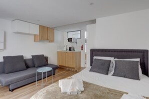 1 bedroom, iron/ironing board, Internet, bed sheets - 135 Suite Franck - Charming Studio in Paris (Paris 02 Bourse)
