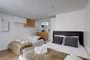 1 bedroom, iron/ironing board, Internet, bed sheets - 135 Suite Franck - Charming Studio in Paris (Paris 02 Bourse)