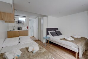 1 bedroom, iron/ironing board, Internet, bed sheets - 135 Suite Franck - Charming Studio in Paris (Paris 02 Bourse)