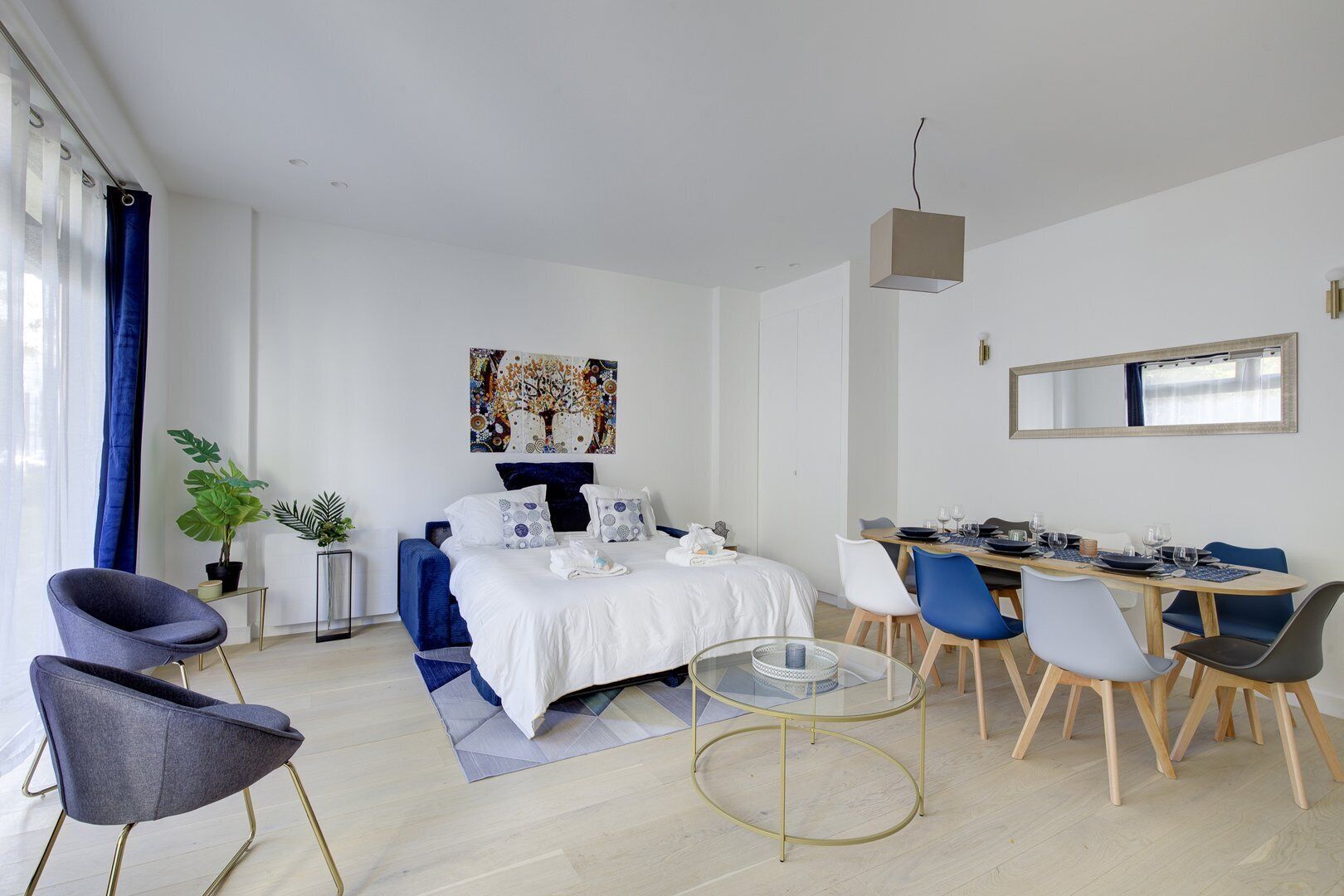 3 slaapkamers, een strijkplank/strijkijzer, internet, beddengoed