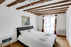 2 habitaciones, tabla de planchar con plancha, wifi y ropa de cama 