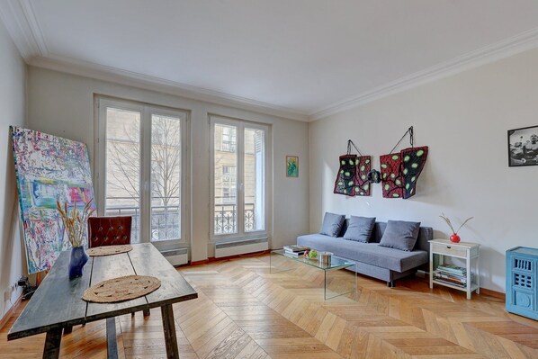 Living area - 667 Suite Berangere - Superb Apartment Paris (Paris 03 Temple)