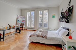 WiFi, bed sheets - 667 Suite Berangere - Superb Apartment Paris (Paris 03 Temple)