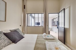 2 chambres, fer et planche à repasser, Wi-Fi, draps fournis