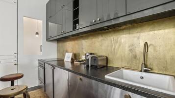 Réfrigérateur, micro-ondes, four, lave-vaisselle