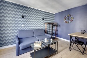 TV - 129 Suite Haïm - Superb apartment in Paris. (Paris 02 Bourse)