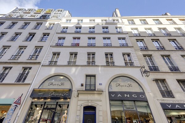 Exterior - 129 Suite Haïm - Superb apartment in Paris. (Paris 02 Bourse)