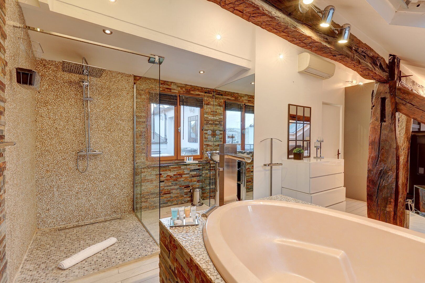 Shower, hair dryer, towels